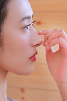 留在娘家的儿媳妇的人中文